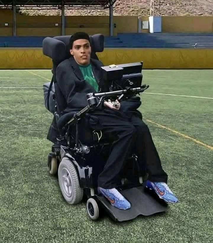 JavierAzulst's tweet photo. @carlosc67463033 @ConcacafEdgar @Dany_OrtegaF Por años fue tachado como bulto por jugar en varios mundiales sin marcar, la crítica hacia el fue durísima en Qatar sobretodo, nadie tomaba en cuenta la lesión que casi le quita la vida antes de ladrar en su contra, los memes y burlas que le hacían eran inhumanos y asquerosos 👇 https://t.co/jZxqyM9Xjn