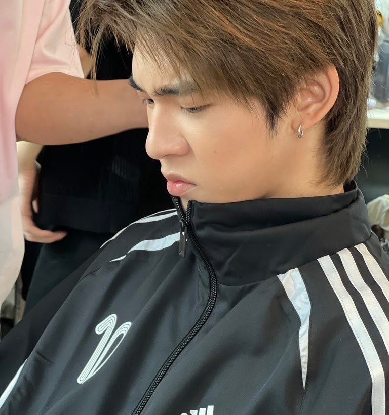 eeqlanwoil's tweet photo. ตี๋ตี๋ทำไร เห็นหน้าเครียดๆ https://t.co/GG83hBPEJR