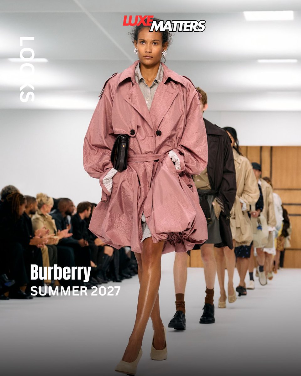 luxemattersth's tweet photo. Burberry Spring/Summer 2027 กลับสู่ความเรียบง่ายที่ไม่ธรรมดา

https://t.co/fXKxpWIflu

#BurberrySS27
#bbrightvc
#KojiMukai
#LUXEMATTERS https://t.co/O8R201jkkc