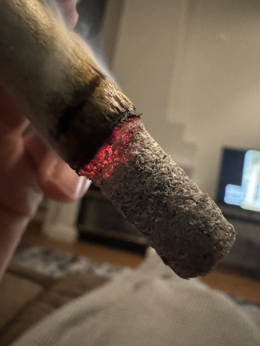 sturtdoinks's tweet photo. Let’s see your ashtray https://t.co/cD2SrDYTAN