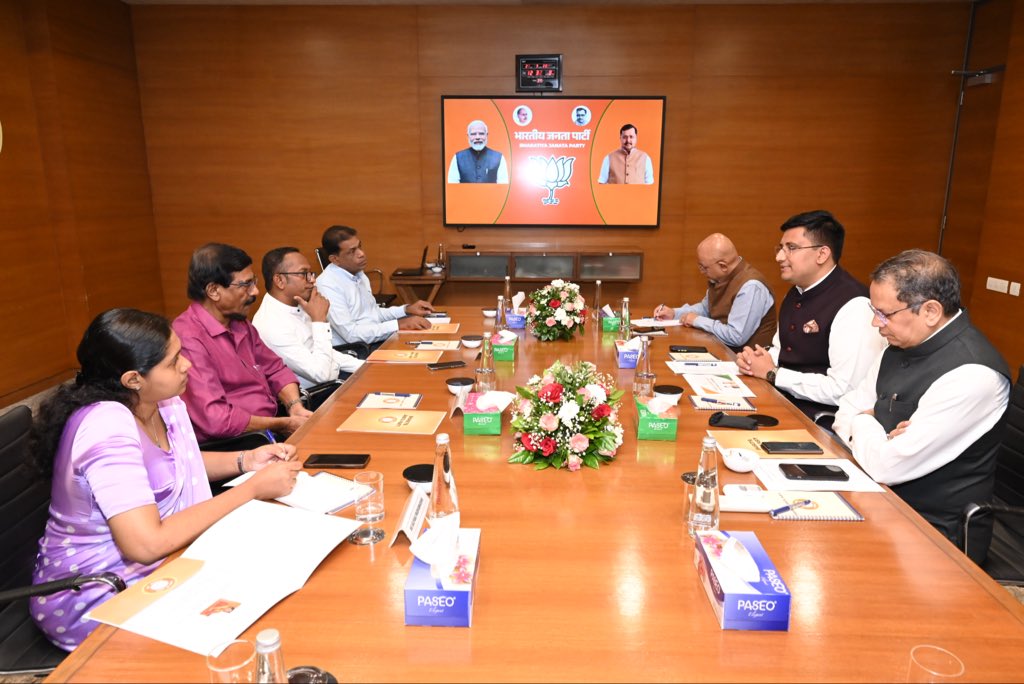 overseas_bjp's tweet photo. The delegation also interacted with Shri Siddharth Yadav, Media Co-Convenor, BJP, & was briefed on the organisational structure & working mechanisms of the Party’s media team. @SidharthYadavIN 
The interaction covered coordination with media organisations, regular engagement with senior Party leadership, organisation of press conferences, deployment of spokespersons & continuous monitoring of emerging media narratives.
The exchange offered an opportunity to share experiences on media coordination, communication mechanisms and approaches to responding to emerging news narratives. 
@vijai63 @BJP4India