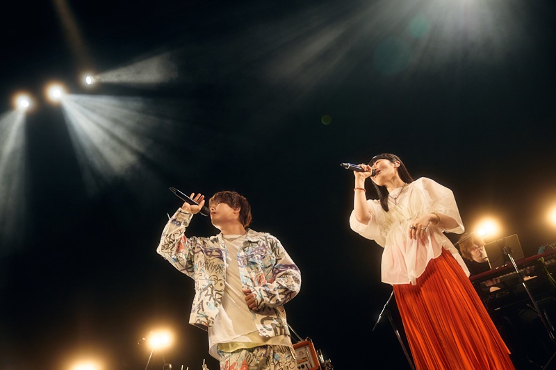 PYLONPORT's tweet photo. 【インタビュー】
#仲村宗悟 feat. #大胡田なつき
デジタルシングル「無色透明のモーメント」
リリース記念インタビュー✨

▼記事はこちら
https://t.co/YbdNzG8NvA

8/30(日)に開催された2MAN LIVE
「仲村宗悟 presents X OVER × パスピエ」公演写真も到着📷

@lantis_staff @ShugoAbc @ogdnnn https://t.co/S96bqiyHSp