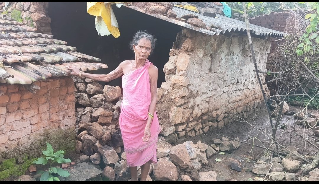 MeghaGuntha's tweet photo. ସ୍ୱାମୀ ଆରପାରିକୁ ଚାଲିଗଲେ । ହେଲେ ତାଙ୍କ ପରେ ଏବେ ଜୀବନ ଜିଇଁବା ମୁସ୍କିଲ ହୋଇପଡ଼ିଛି । ବୟସର ଅପରାହ୍ନରେ ସରକାରୀ ସହାୟତାକୁ ଅପେକ୍ଷା କରିଛନ୍ତି ୭୨ ବର୍ଷୀୟା ଲାକି ମାରି  ହେଉଛନ୍ତି ପୁକାଲି ପଞ୍ଚାୟତ ଝଙ୍କରଗୁଡା ଗ୍ରାମର
ସ୍ୱାମୀଙ୍କ ମୃତ୍ୟୁକୁ ପ୍ରାୟ ବର୍ଷେ ବିତିଲାଣି । ହେଲେ ଏଯାଏଁ ମିଳିନି ବିଧବା ଭତ୍ତା । ଆଧାର କାର୍ଡ ନଥିବାରୁ ଭତ୍ତା ମିଳୁନଥିବା ଅଭିଯୋଗ କରିଛନ୍ତି ଗ୍ରାମବାସୀ।
। ସ୍ୱାମୀଙ୍କ ମୃତ୍ୟୁ ପରେ ଚାଉଳ କାର୍ଡରୁ ତାଙ୍କ ନାଁ କଟିଯାଇଥିବା କହିଛନ୍ତି । ଆଧାର କାର୍ଡ ନ ଥିବାରୁ ଚାଉଳ ମିଳିପାରିନାହିଁ।
@CMO-Odisha @secyChief
@dmkoraput @Zp-Koraput