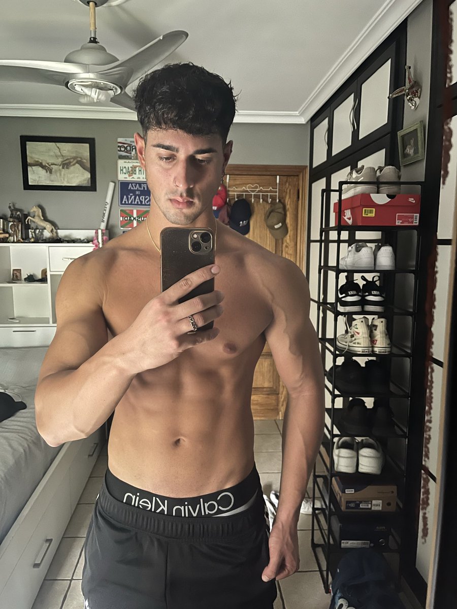 AlphaMasteDan's tweet photo. Mírame bien. 🪞

No estoy aquí para pedirte permiso ni para llamar tu atención. Estoy aquí para recordarte quién marca el ritmo.

Y sé perfectamente que vas a volver a mirarme.
#findom #paypig #moneyslave https://t.co/arqmS2uuFo