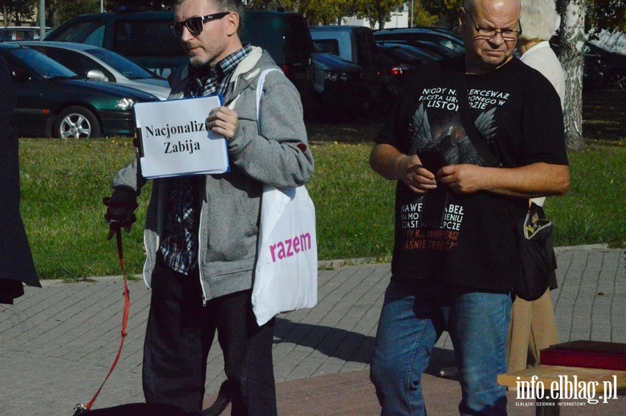 KolinskiRobert's tweet photo. @Radek_Elblag @ZelenskyyUa Acz dodam, że w zw. iż #POPiS-faszyści usunęli mi z miasta jeszcze inne rondo - Kaliningrad (nie-elblążanom wyjaśniam, że była u nas taka świecka tradycja nazywania rond apolitycznie, od nazw miast partnerskich, potem zarzucona przez debila Wróblewskiego), to czniać Tarnopol;] 🚩 https://t.co/pZQBVHcB71