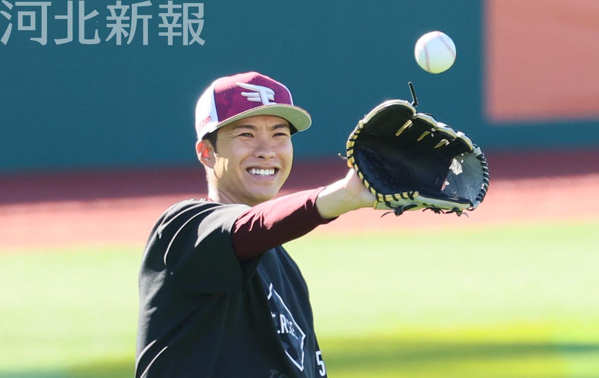 kahokuphoto's tweet photo. #楽天イーグルス vs #千葉ロッテマリーンズ 24回戦は18時から。今季限りでの引退を表明した #辛島航 投手が１軍練習に合流しました。笑顔で旧知のスタッフと談笑し #岸孝之 投手とキャッチボール。試合の詳報は #河北新報 か https://t.co/4qSx2vLa56 にて。#rakuteneagles https://t.co/T59rwZWUFa