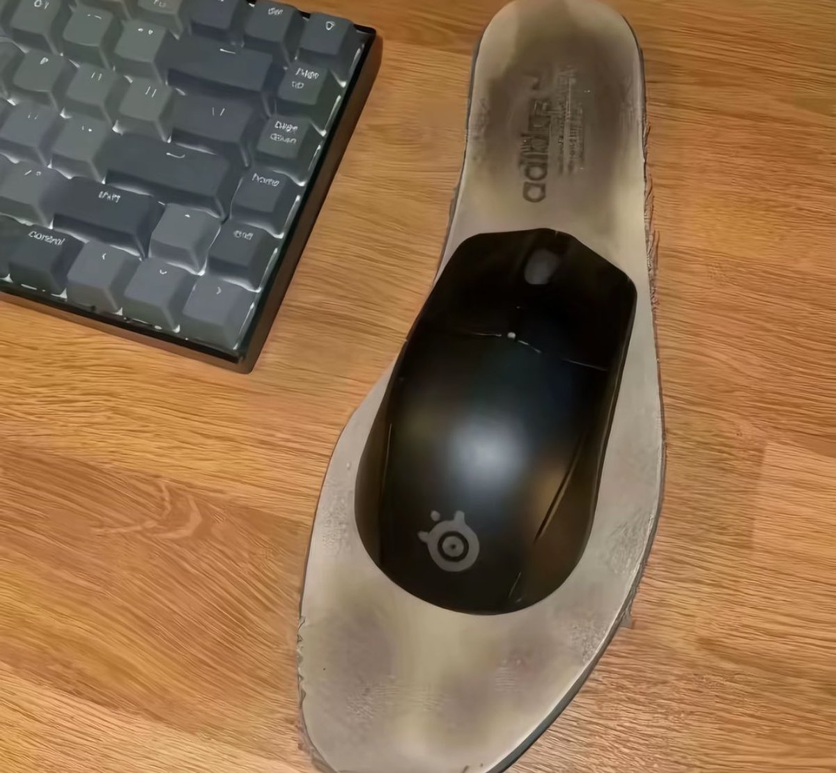 Soaringchuu's tweet photo. Tráiganme a Revil https://t.co/RtXKxvccyk