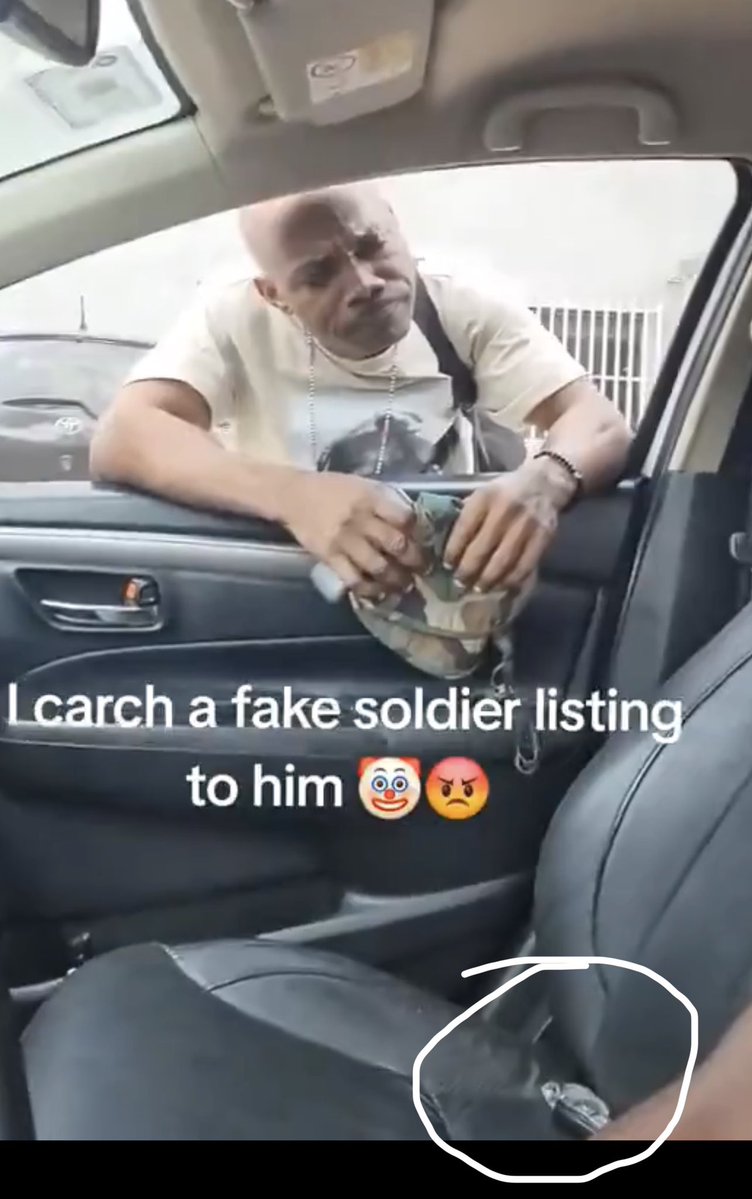 Monkeyvoiicce's tweet photo. @FemyMedia Did he steal  the Soldier’s car Key !!!!! 😂😂 check the reframes he placed the bag on it. Then push the cap to cover the area . 😂 https://t.co/HPjKrdvcZA