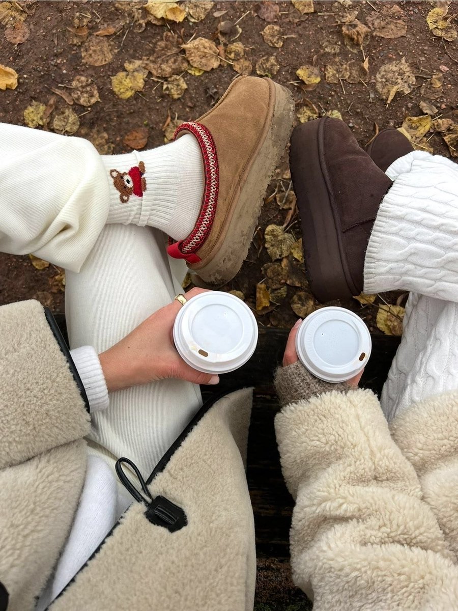 etherealdior's tweet photo. coffee tastes better in the fall https://t.co/gviYm9D2Iy