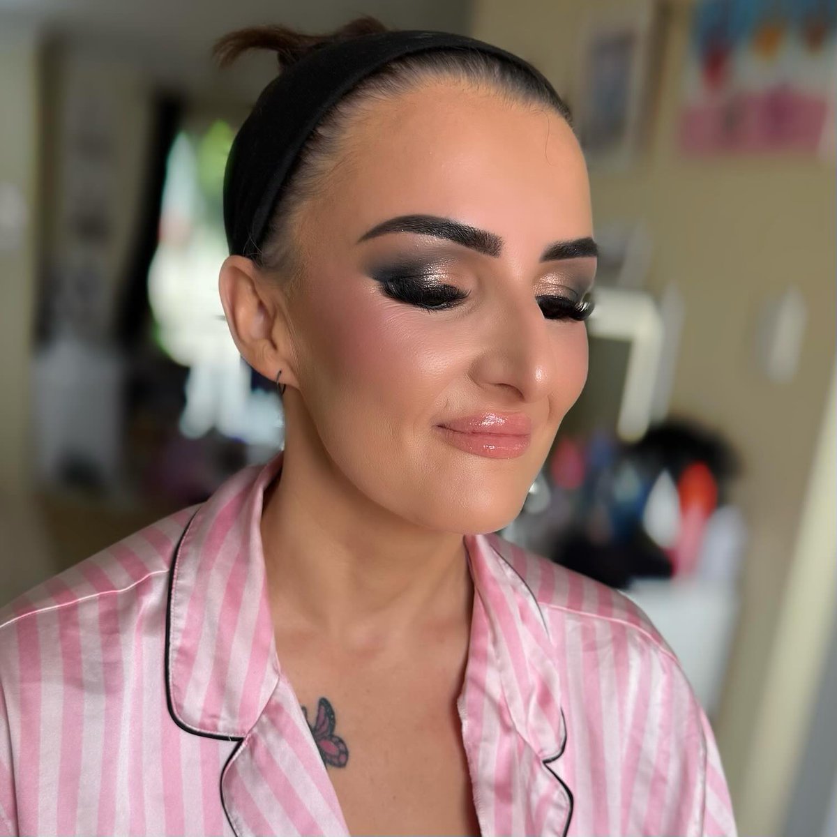 davidramirezgo1's tweet photo. Full glam makeup look https://t.co/cvbYjPLIOd