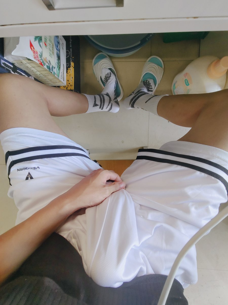 MoSheng16780's tweet photo. 我真的好喜欢瘦瘦的男孩子 #白袜 #gay https://t.co/9u5XfhFmOX