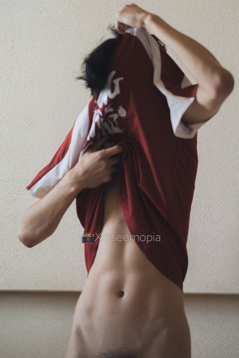 seemopia's tweet photo. 男孩子脱衣服的时候真的好涩情🫢
前面好看还是后面好看？
（勇敢的弟弟已经找我拍照了）
📸：@seemopia

#哈尔滨 #哈尔滨约拍 #哈尔滨农牛 #男生私房 #男生写真 #男大 #男高 https://t.co/EYLSDXvIqt