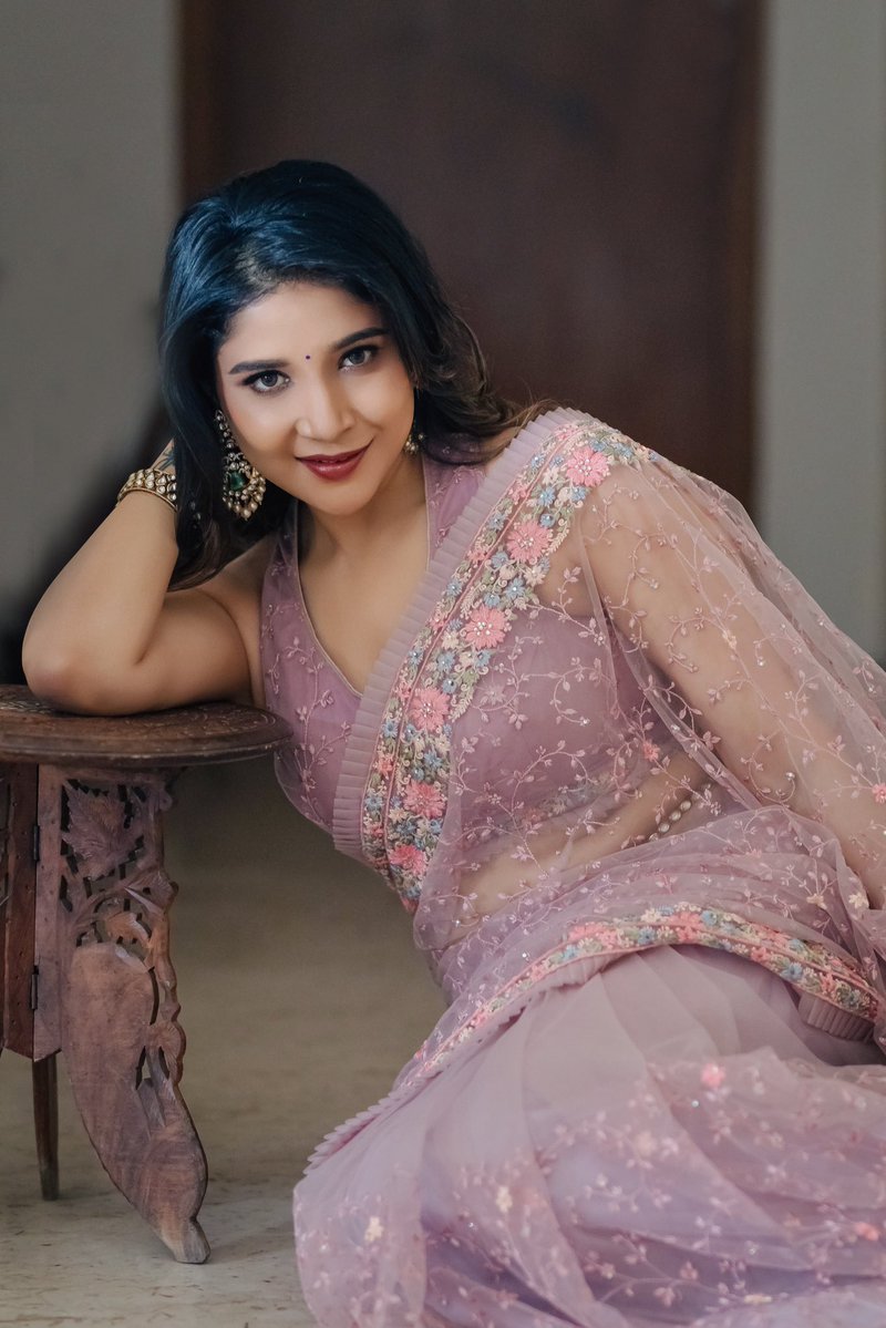 ssakshiagarwal's tweet photo. Pearls on the waist, mischief in the eyes. ✨

#LilacSaree #SareeStyle #IndianFashion #SareeDiaries 

Pro : @SathishwaranPRO https://t.co/XfiR3OHcGw