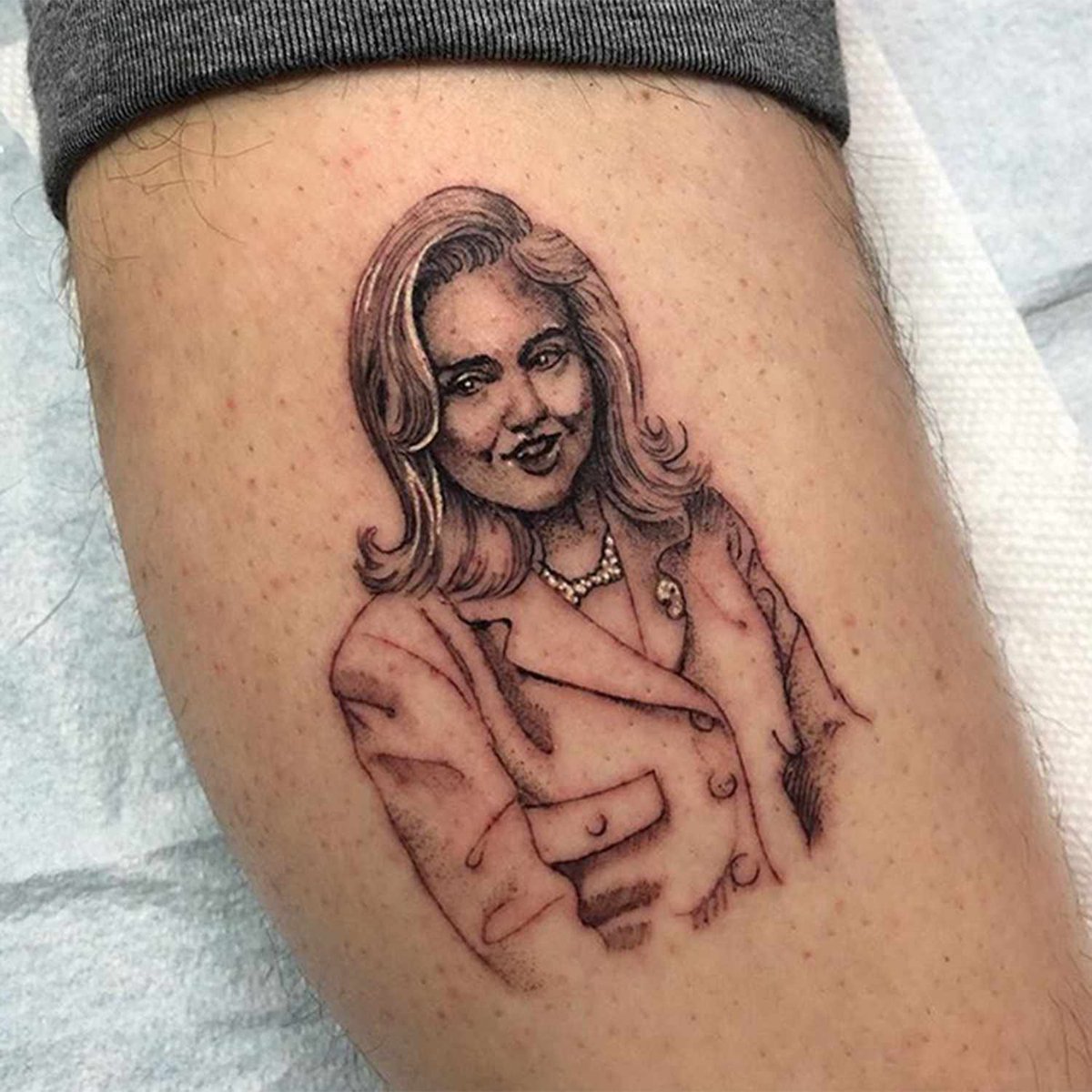 Variety's tweet photo. Pete Davidson is currently removing most of his nearly 200 tattoos, but says one that will “stay” is the portrait of Hillary Clinton in a power suit on his right leg:

 “She stays. That’s my dog. I love Hillary, man. She’s awesome and a good friend.”

https://t.co/3Puuo7p3G0 https://t.co/3WPDst3u3d