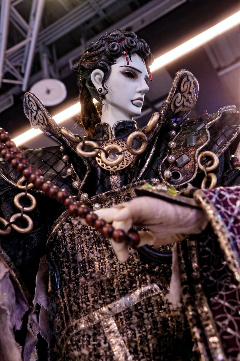 BlackLagoon5116's tweet photo. 總有種諦空很樸素(相對於婁)的感覺
仔細一看他也是穿得很富貴啊...!🤨還有馬尾辮呢 https://t.co/dObEPZVtvN