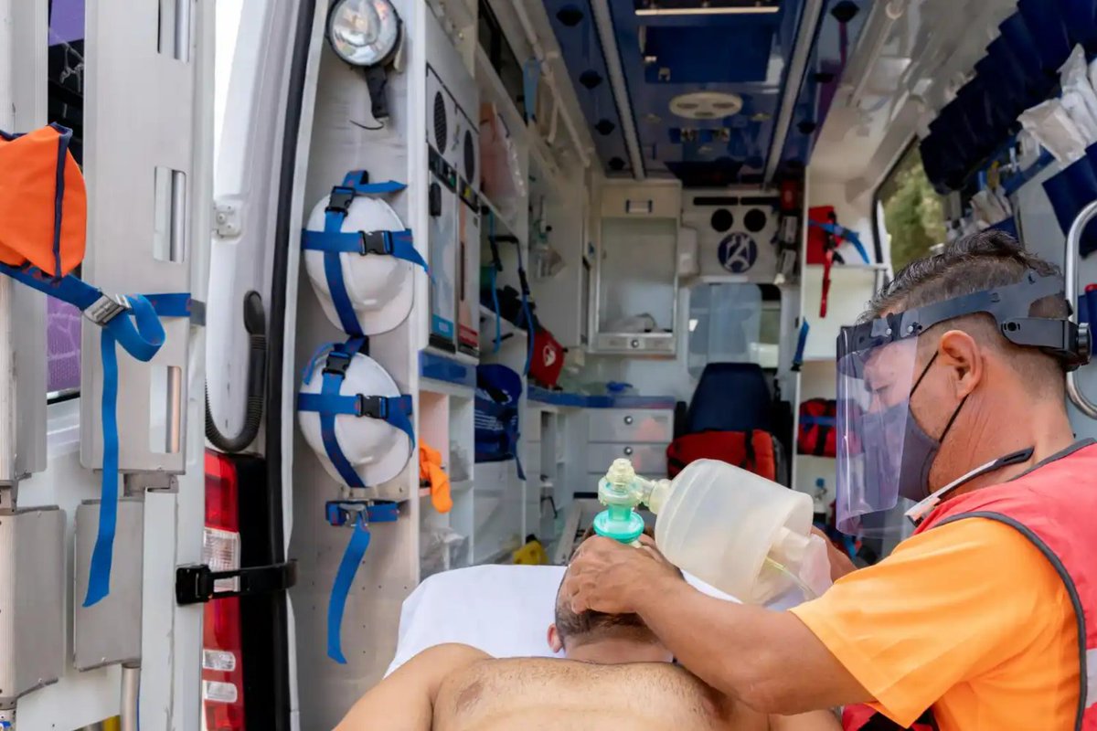 ThaynaFG's tweet photo. Photo by Don Porqué on September 06, 2026. May be an image of an ambulance, hospital, and text. https://t.co/oBN0uCwkdV