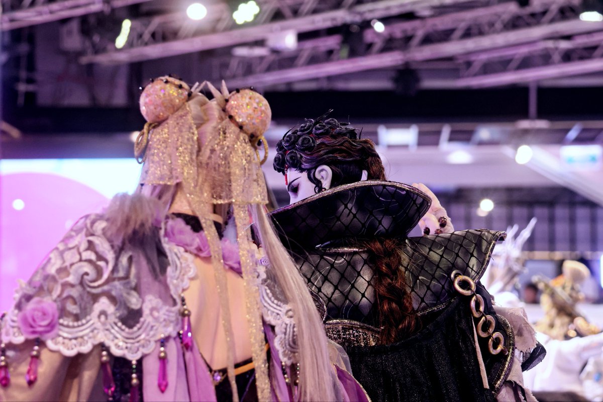 BlackLagoon5116's tweet photo. 總有種諦空很樸素(相對於婁)的感覺
仔細一看他也是穿得很富貴啊...!🤨還有馬尾辮呢 https://t.co/dObEPZVtvN