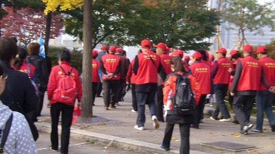 moeruasia01's tweet photo. 中国で大型連休　航空旅客数は同時期で過去最高！
人気旅行先に日本は入らず！！
※今年1～8月の訪日中国人客数は前年同期比56.7％減

中国で人気の旅行先
去年：１位 日本、２位 韓国、３位 東南アジア、４位 ヨーロッパ
今年：１位 韓国、２位 ヨーロッパ、３位 東南アジア、４位 オーストラリア

大変よい！！
高市総理ＧＪ！！！