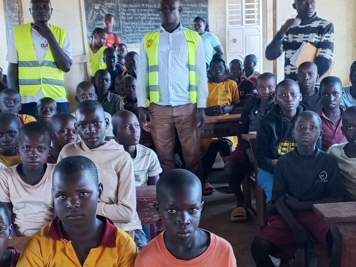 katosserusiba25's tweet photo. As part of countrywide monitoring, ONC Buvuma Coordinator Ekopu Ibrahim visited Bugabo Primary School. 

With 275 pupils & 12 teachers, the school faces major gaps: no fence, poor water access, & housing shortages. 

PLE results saw 39 candidates with no Div 1. Urgent intervention needed! 
#ServiceDelivery 
#ONCUpdates
#JajjaKwesiva2031