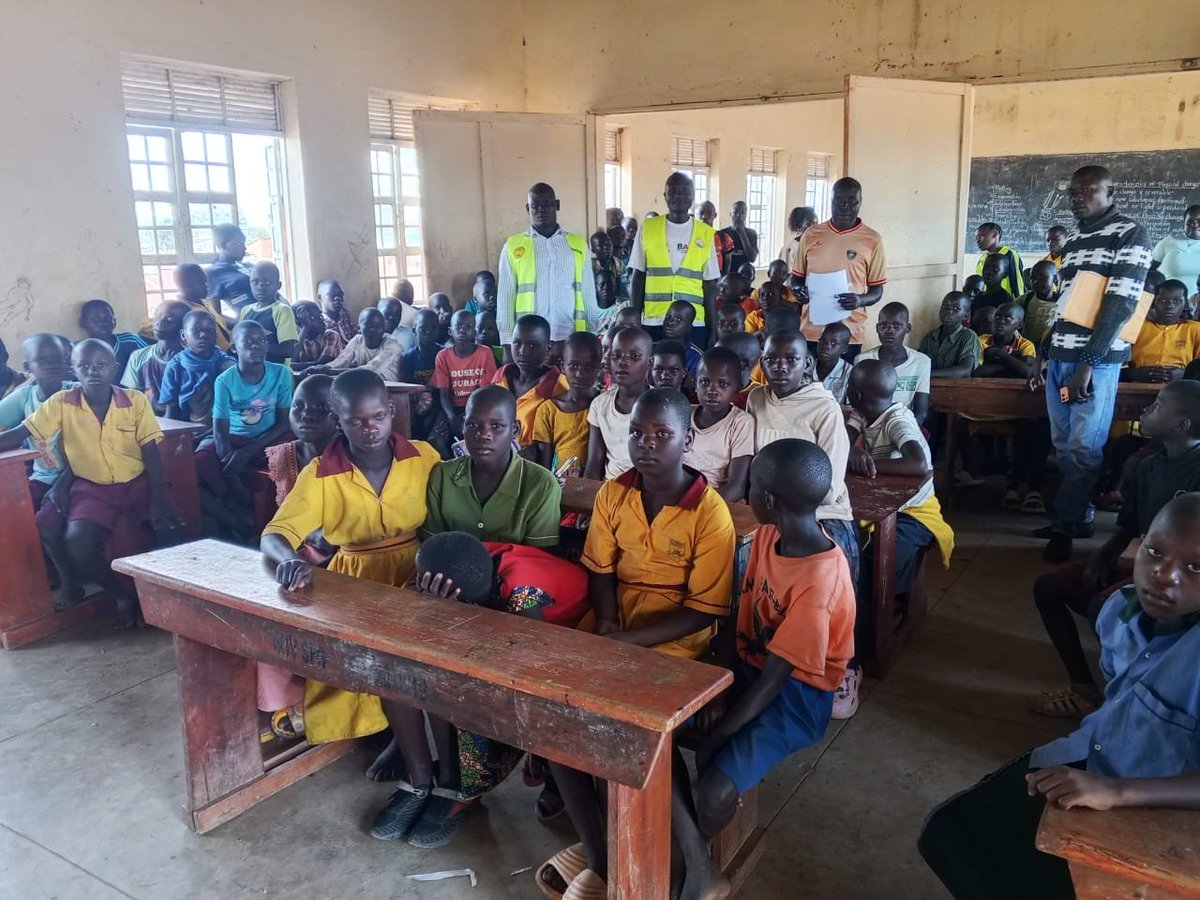 katosserusiba25's tweet photo. As part of countrywide monitoring, ONC Buvuma Coordinator Ekopu Ibrahim visited Bugabo Primary School. 

With 275 pupils & 12 teachers, the school faces major gaps: no fence, poor water access, & housing shortages. 

PLE results saw 39 candidates with no Div 1. Urgent intervention needed! 
#ServiceDelivery 
#ONCUpdates
#JajjaKwesiva2031