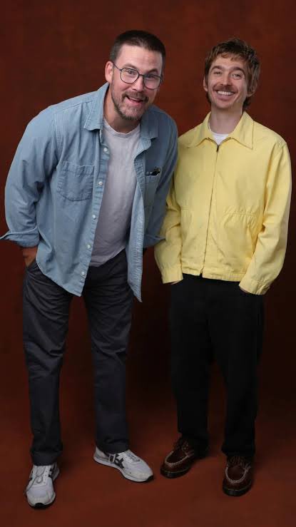 shibaasnook's tweet photo. i love it when austin just stands next to his director like 🧍🏽🧍🏽 https://t.co/HRAzPwOTVg