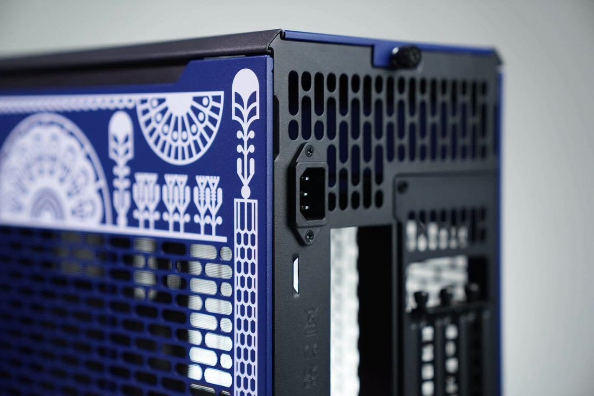 ThermaltakeInc's tweet photo. The TR100 Koralie Edition transforms the compact chassis into a canvas, featuring Koralie’s artwork across the exterior for a look that stands out from every angle.

📸 @thermaltake_thailand

#Thermaltake #TR100 #KoralieEdition #PCBuild #CaseMod https://t.co/6cn31xTm2H