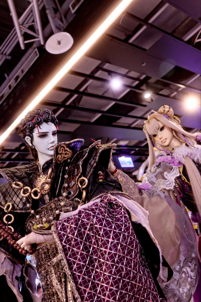 BlackLagoon5116's tweet photo. 總有種諦空很樸素(相對於婁)的感覺
仔細一看他也是穿得很富貴啊...!🤨還有馬尾辮呢 https://t.co/dObEPZVtvN
