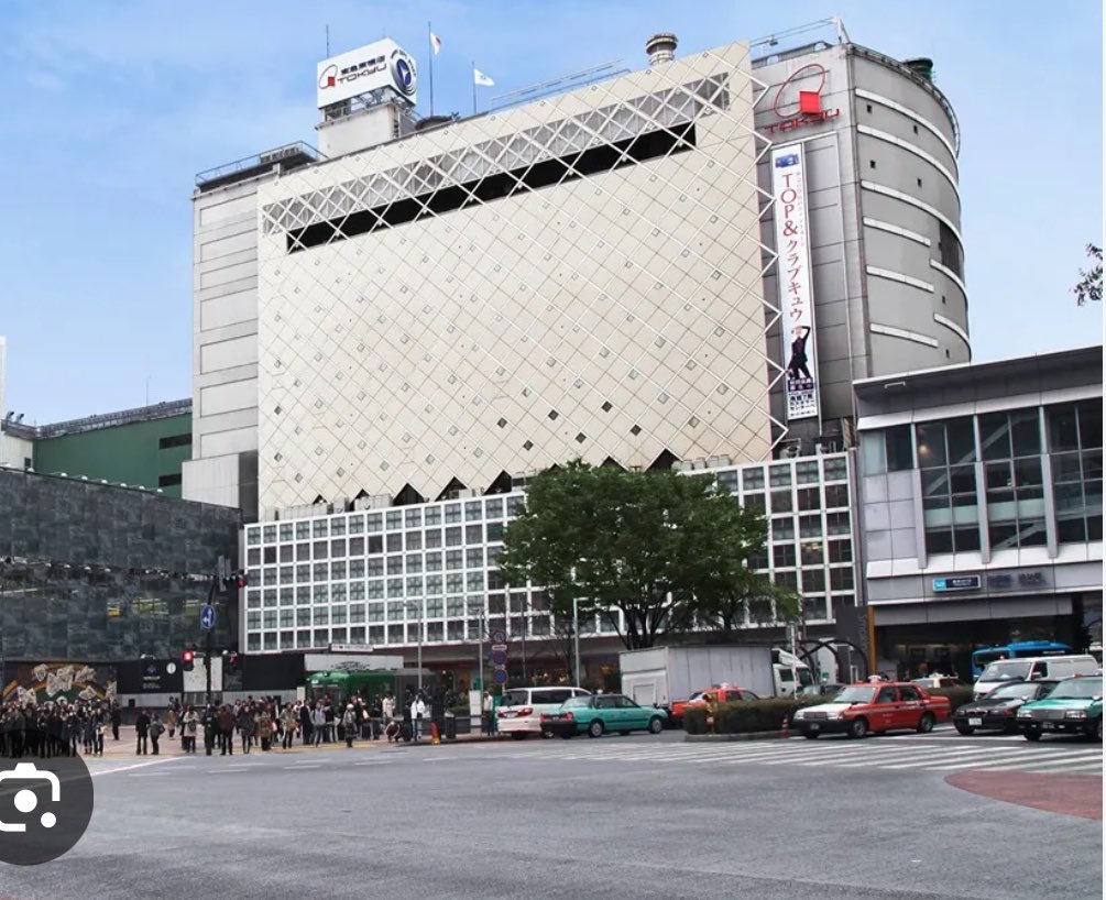 151515icigo's tweet photo. 2003年 東急文化会館閉館
2015年 東急プラザ渋谷 閉店
2020年 東急百貨店東横店閉店
2023年 東急百貨店本店閉店
2026年 西武百貨店渋谷店閉店

渋谷はいつからか、どこにでもある店や高層ビルが並び、個性も文化もなくなった。
外国人観光客目当ての店が増え
駅は複雑で地下は迷路みたいになり
もう、行く気がしない。
あんなに楽しかった渋谷を壊したのは誰だ？