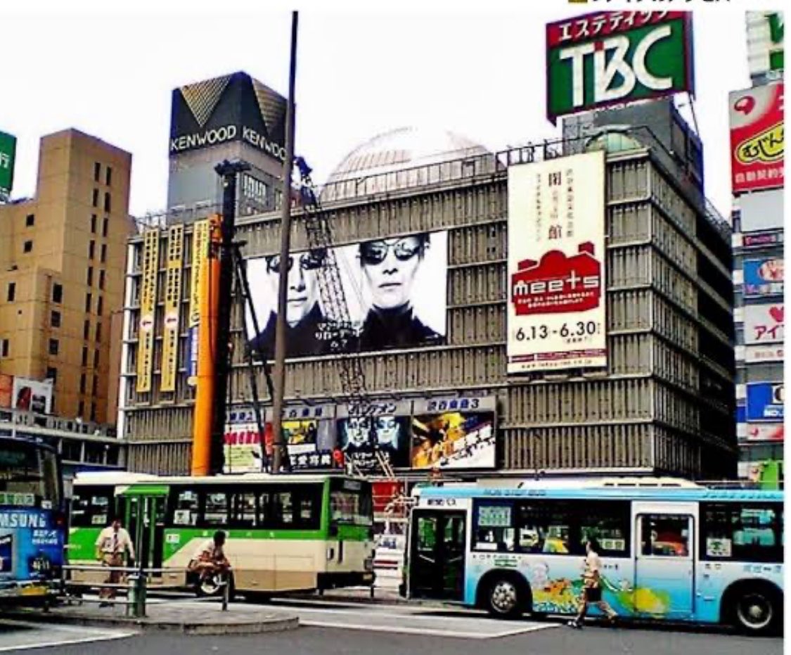151515icigo's tweet photo. 2003年 東急文化会館閉館
2015年 東急プラザ渋谷 閉店
2020年 東急百貨店東横店閉店
2023年 東急百貨店本店閉店
2026年 西武百貨店渋谷店閉店

渋谷はいつからか、どこにでもある店や高層ビルが並び、個性も文化もなくなった。
外国人観光客目当ての店が増え
駅は複雑で地下は迷路みたいになり
もう、行く気がしない。
あんなに楽しかった渋谷を壊したのは誰だ？
