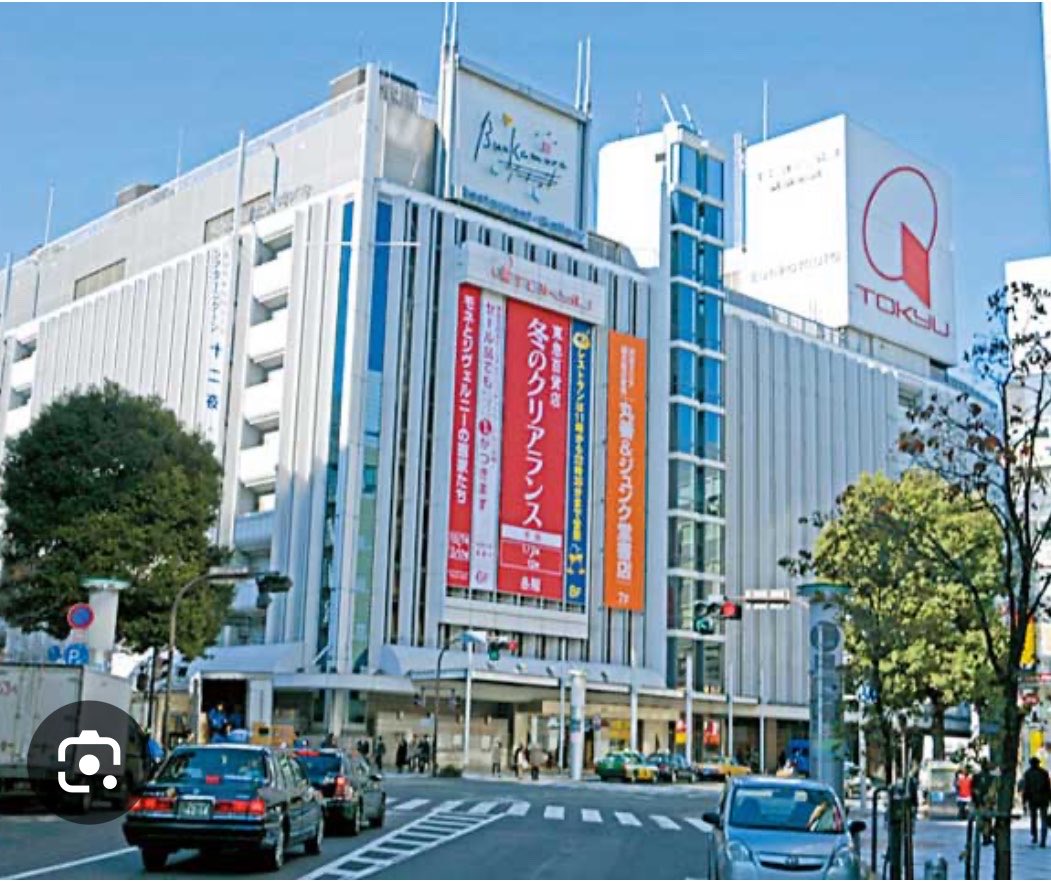 151515icigo's tweet photo. 2003年 東急文化会館閉館
2015年 東急プラザ渋谷 閉店
2020年 東急百貨店東横店閉店
2023年 東急百貨店本店閉店
2026年 西武百貨店渋谷店閉店

渋谷はいつからか、どこにでもある店や高層ビルが並び、個性も文化もなくなった。
外国人観光客目当ての店が増え
駅は複雑で地下は迷路みたいになり
もう、行く気がしない。
あんなに楽しかった渋谷を壊したのは誰だ？