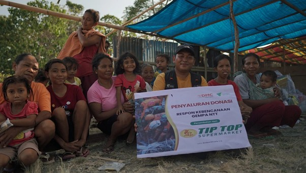 dompetdhuafaorg's tweet photo. Family Kit Dompet Dhuafa x Tip Top Hangatkan Penyintas Gempa NTT di Pengungsian

https://t.co/nWHfsz7chk https://t.co/nnaEfhEJ86