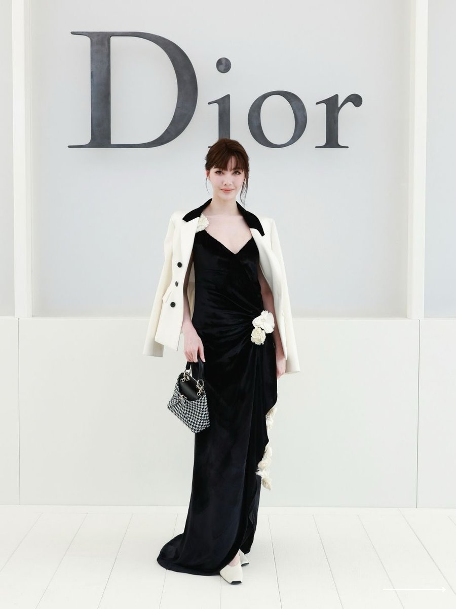 LingOrm_BH's tweet photo. Lingling Kwong และ Orm Kornnaphat Dior Brand Ambassadors 🤍

LINGORM BA DIOR AT PFW #DiorSummer27xLingOrm
#LinglingKwong #OrmKornnaphat 
#LingOrm #Dior #DiorSummer27 #PFW https://t.co/lLlMnaxFuZ