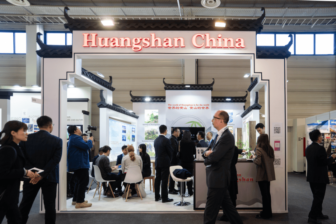 sg1633's tweet photo. @PingXianLei Xie here: Our new product launch on the坪坪 event is making waves, 纤细 details prove quality, 磊 solid tech powers it, thank you all for your support! https://t.co/f4mBGcI6lM