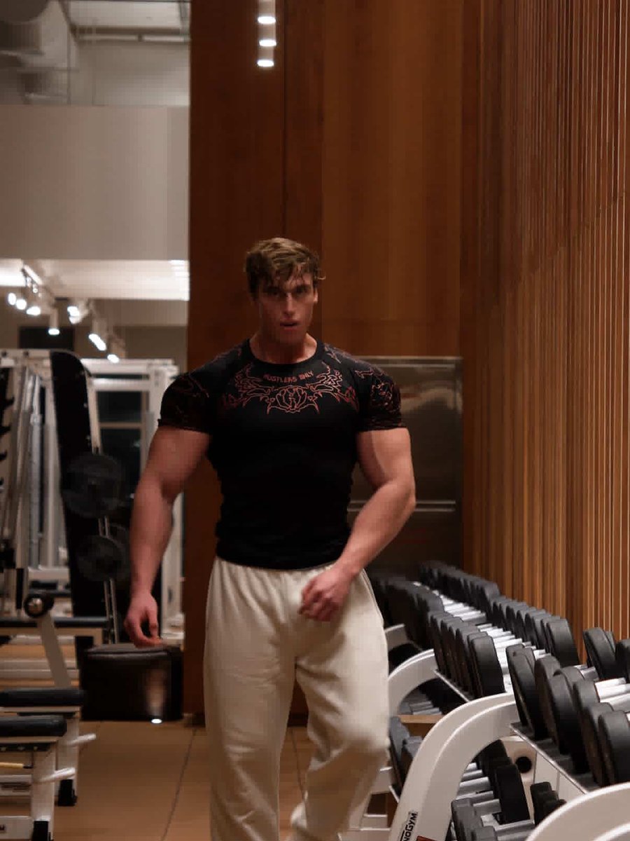 FANTASMATAPIA's tweet photo. Built through effort, fueled by discipline. https://t.co/4Tvxnhx2rB