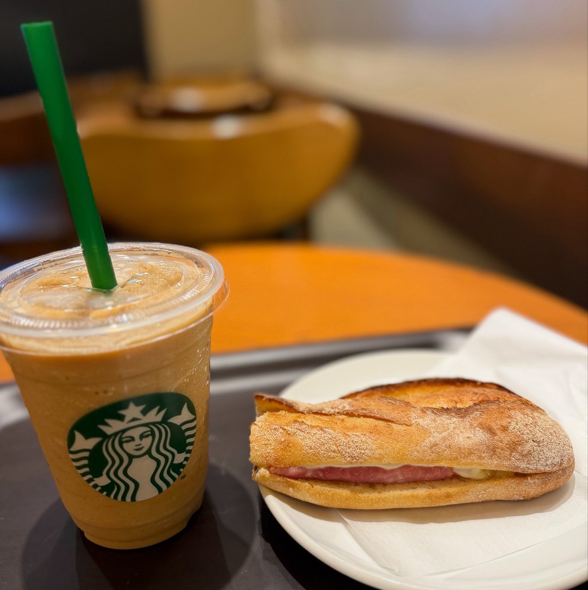tomo_aroo's tweet photo. おぉ…バケット美味しくなった😋😋 https://t.co/1ifmu9AWog