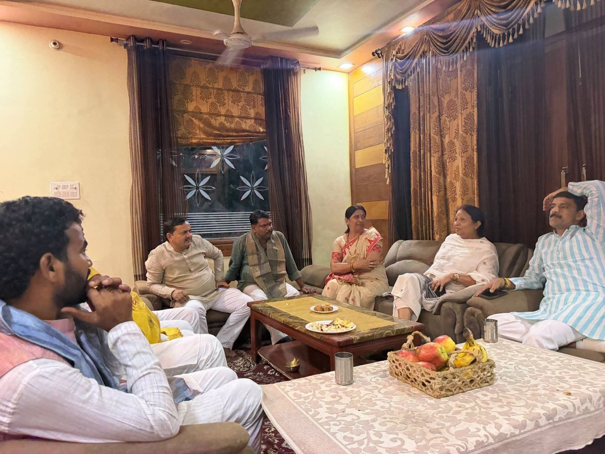 pankajabjp's tweet photo. राज्यसभा सांसद एवं प्रदेश महामंत्री (भाजपा, उत्तर प्रदेश) तथा ब्रज-क्षेत्र प्रभारी आदरणीय बहन श्रीमती गीता शाक्य जी का आगरा प्रवास के दौरान बड़े भाई ��िला महामंत्री आदरणीय सत्यदेव दुबे जी के निवास पर सपरिवार हार्दिक स्वागत एवं अभिनंदन किया।

#BJP4UP #BJPBraj #BJP4Agra https://t.co/ROMjkMGy9F