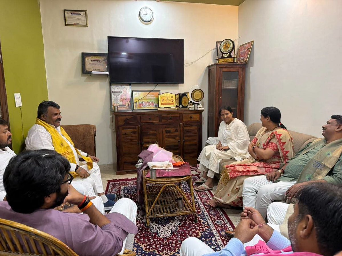 pankajabjp's tweet photo. राज्यसभा सांसद एवं प्रदेश महामंत्री (भाजपा, उत्तर प्रदेश) तथा ब्रज-क्षेत्र प्रभारी आदरणीय बहन श्रीमती गीता शाक्य जी का आगरा प्रवास के दौरान बड़े भाई ��िला महामंत्री आदरणीय सत्यदेव दुबे जी के निवास पर सपरिवार हार्दिक स्वागत एवं अभिनंदन किया।

#BJP4UP #BJPBraj #BJP4Agra https://t.co/ROMjkMGy9F