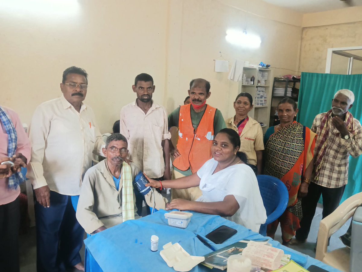 sbmwarangalurb2's tweet photo. Good morning madam/sir... Medical Camp conducted to MPW staff under "SWACHHATA HI SEVA "participated by  sarpanch garu, upasarpanch garu, wardmembers, PS and villagers  gp Shanigaram of mndl kamalapur Hanumakonda District...#SHS2026, #SwachhataMeinSahbhag, #SwachhBharatViksitBhar https://t.co/L1zLNMHQ1G