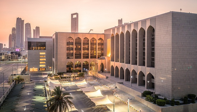 ArgaamUAE's tweet photo. ألزم مصرف الإمارات المركزي شركات التأمين التكافلي ونوافذ التكافل بفصل أموال المشتركين بصورة كاملة عن أصول شركات التأمين، ضمن نظام جديد دخل حيز التنفيذ في سبتمبر 2026.
 
ويحظر النظام نقل صندوق التكافل أو حساب استثمارات المشتركين إلى شركة أخرى إلا بعد موافقة مسبقة من المركزي، كما يتيح إخضاع الصندوق لتقييم مستقل للملاءة عند تسجيل عجز متكرر أو الاعتماد على القرض الحسن.

لمزيد من التفاصيل: https://t.co/ApGgkAhd6o