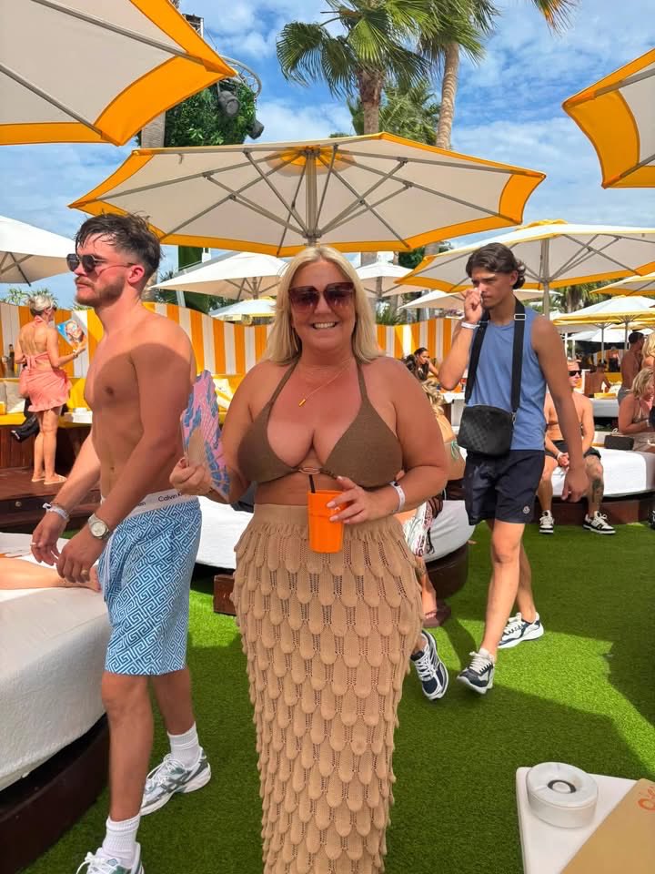 MancBttm22's tweet photo. Chubby Ocean Beach MILF😍#wankchat https://t.co/RzxBVXy8A1