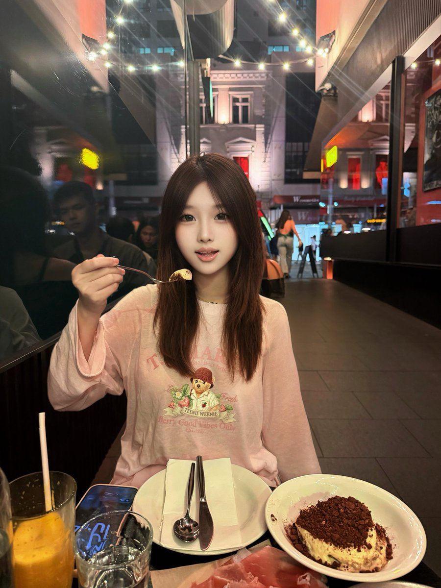 viviennebeibei's tweet photo. 哎，打游戏打得没人理我了 https://t.co/vj3dHcQjND