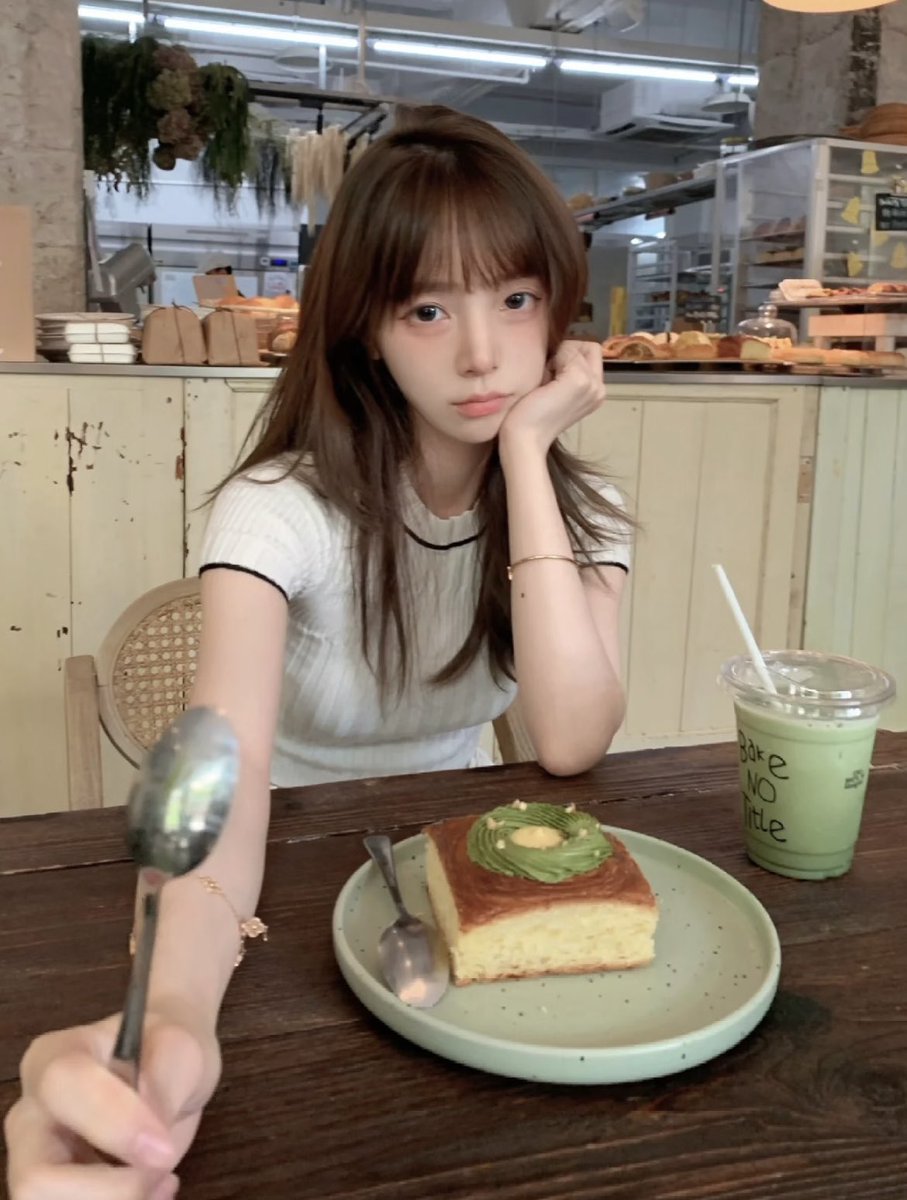 QiaoBenchacha's tweet photo. 🍟🍔🍰 helloooooo～
Going to eat bagels, yayyy
I love everything matcha-flavored ૮ ˃̵ ֊ ˂̵ ა
#MyDailyLife #Vibes #DailyLife https://t.co/rjW4wXiB6E