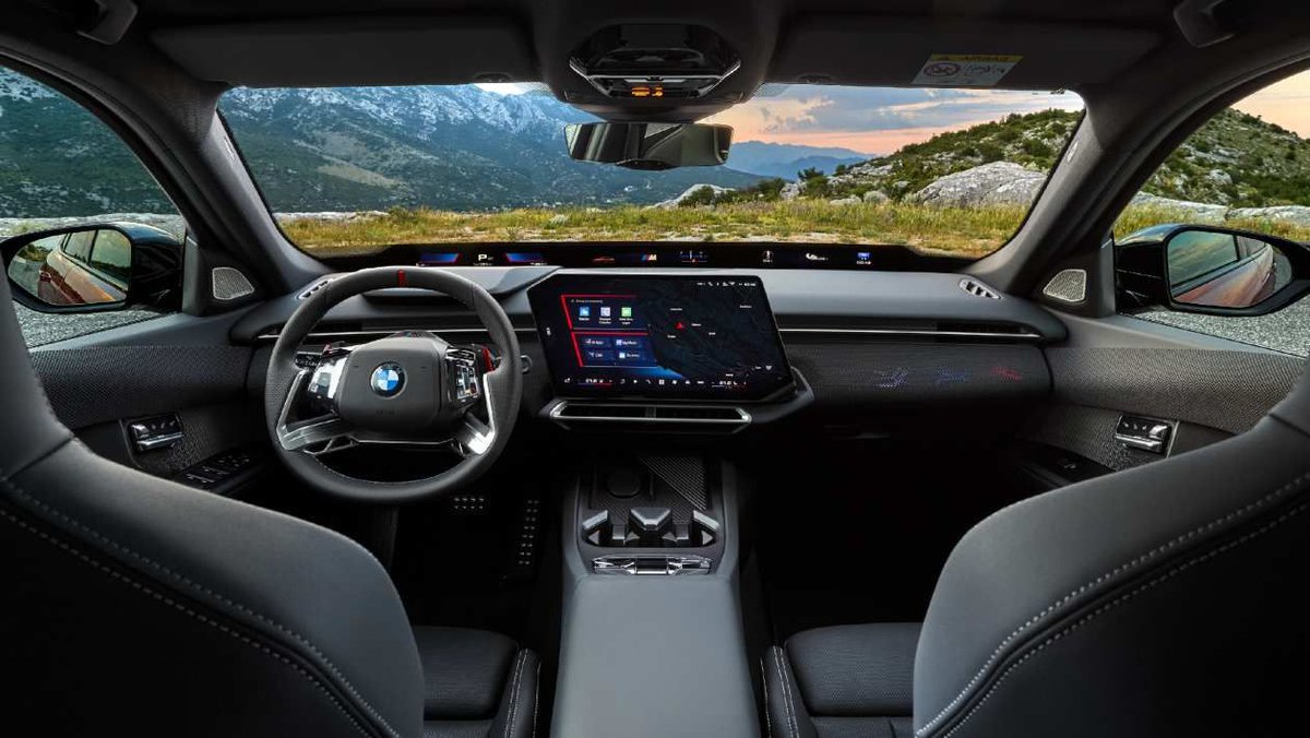 evomagazine's tweet photo. The new combustion-powered BMW 3-series is finally here, and on top of being as fast and powerful as an F80 M3, the new range-topping M350 variant will come with a drift mode. https://t.co/l3jDrYk2t4