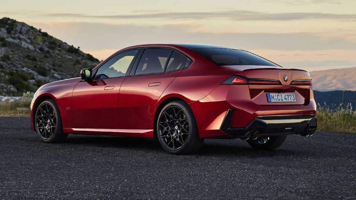 evomagazine's tweet photo. The new combustion-powered BMW 3-series is finally here, and on top of being as fast and powerful as an F80 M3, the new range-topping M350 variant will come with a drift mode. https://t.co/l3jDrYk2t4