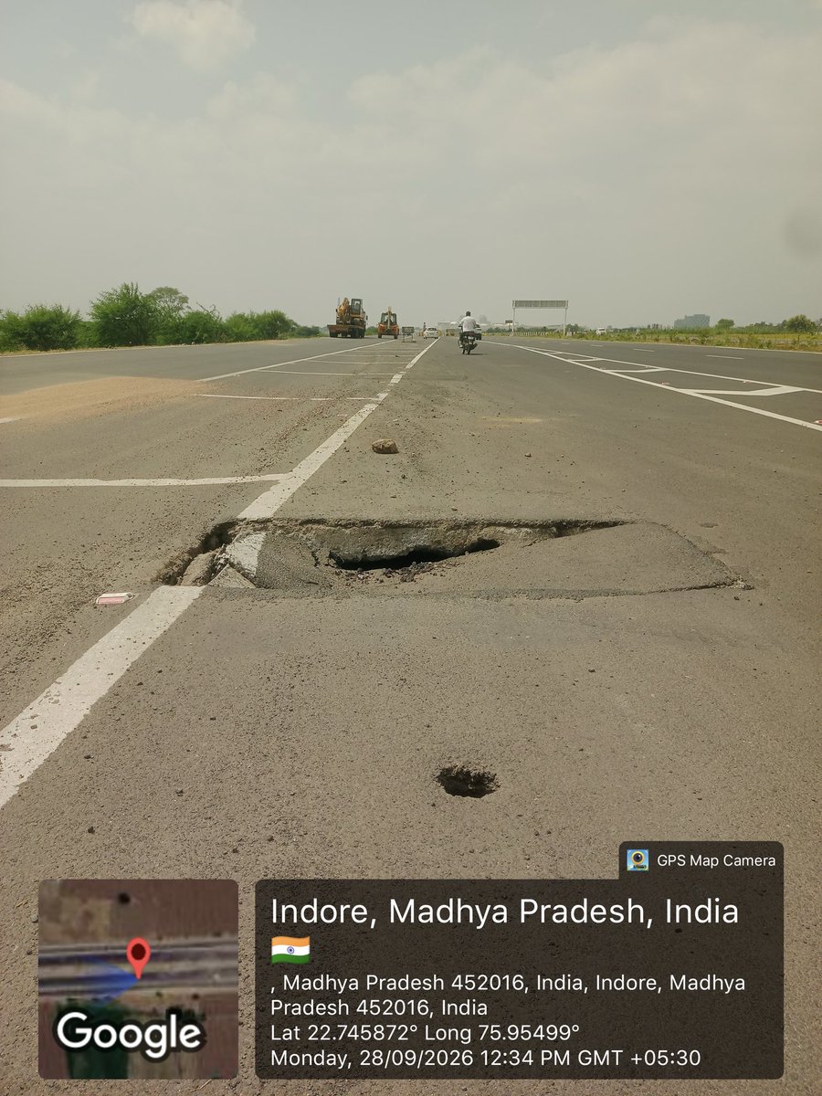 agniblast's tweet photo. @PMOIndia @BJP4India @BJP4MP @CMMadhyaPradesh @drmohanoffice51 @nitin_gadkari @NHAI_Official @bhopal_ro इंदौर से नागपुर हाईवे बना सड़क चालू भी नहीं हुई और ये हाल है! नितिन गडकरी जी कब जागोगे! भारत सरकार की क्यो किरकिरी करा रहे हो!कितना भ्रष्टाचार! https://t.co/UTIbOEH1HC