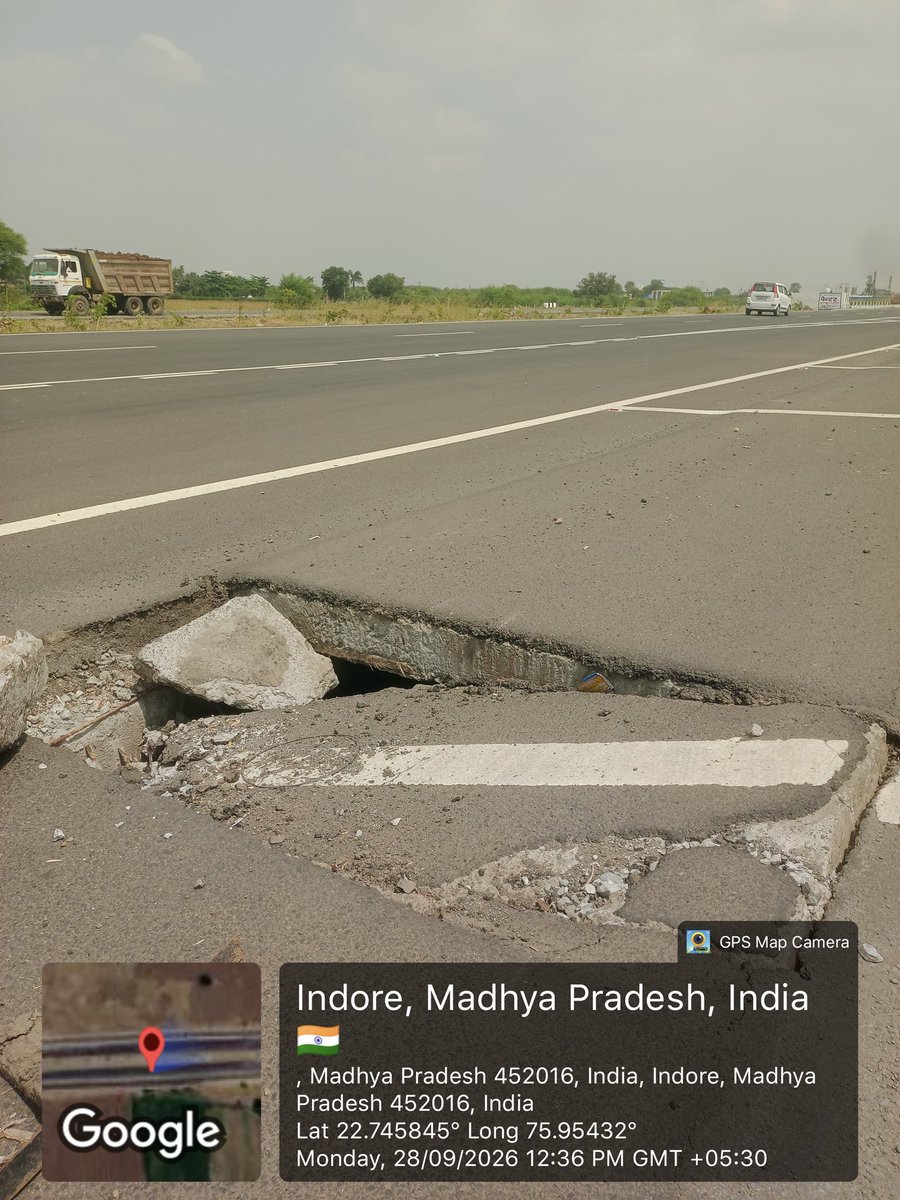 agniblast's tweet photo. @PMOIndia @BJP4India @BJP4MP @CMMadhyaPradesh @drmohanoffice51 @nitin_gadkari @NHAI_Official @bhopal_ro इंदौर से नागपुर हाईवे बना सड़क चालू भी नहीं हुई और ये हाल है! नितिन गडकरी जी कब जागोगे! भारत सरकार की क्यो किरकिरी करा रहे हो!कितना भ्रष्टाचार! https://t.co/UTIbOEH1HC