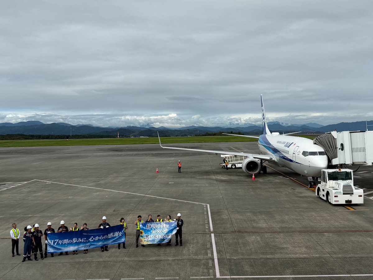aviation_hotel's tweet photo. ✈️ #飛行機最終便に乗るシリーズ

2026.9.30
静岡FSZ✈︎千歳CTS
✈️NH1261

6年半ぶりの富士山静岡空港🗻

本日をもって、静岡空港からANAグループが撤退。本日の千歳行きがその最終便。

2時間前の発券でも株主優待で取れる程度の混雑具合🙂
ただ、航空ファンと見られる人は多く、静岡空港史上一番グループ1率の高い便だった可能性すらある。