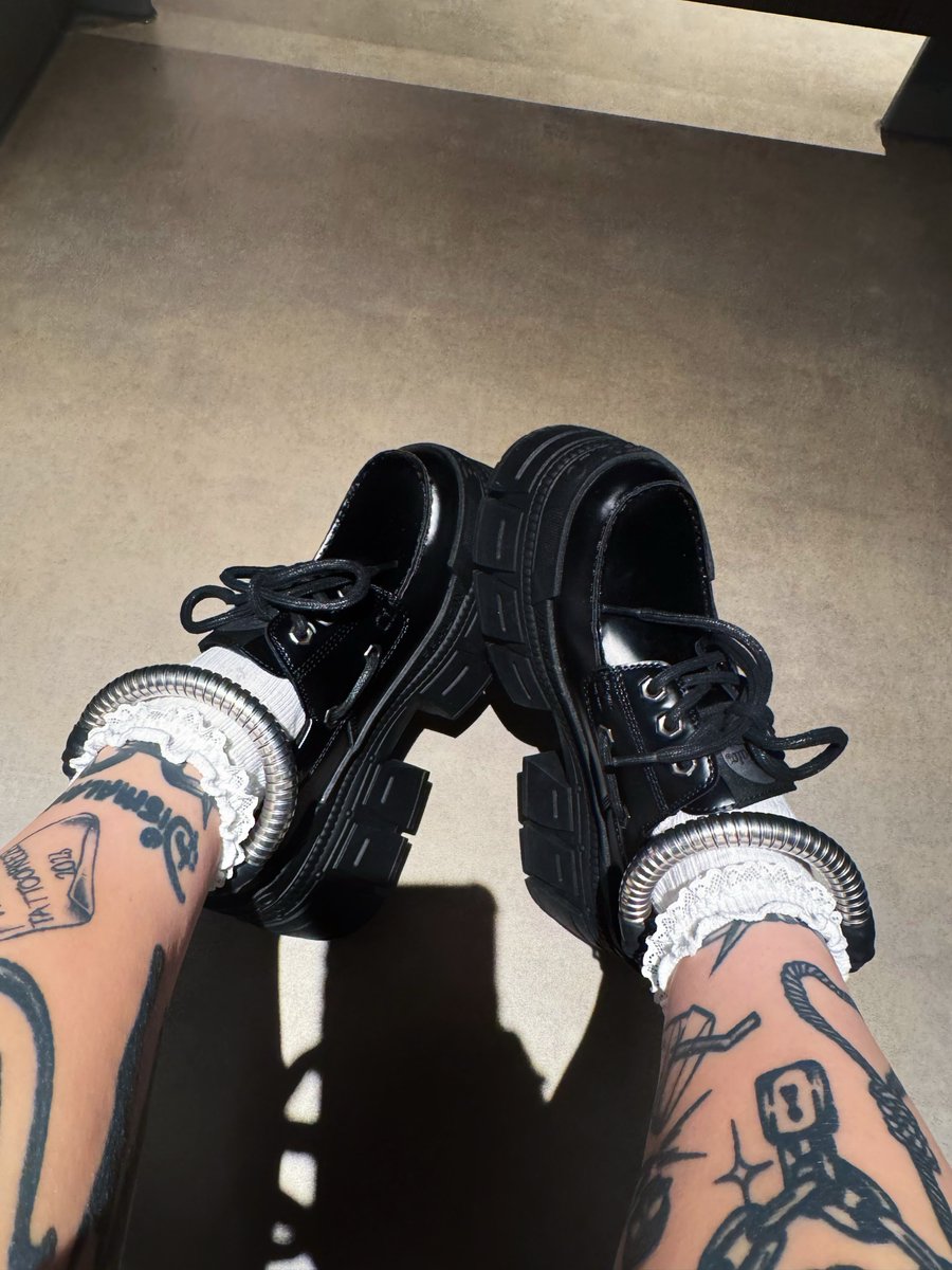 lais_limaa18's tweet photo. Photo shared by Ebony Turner on September 04, 2026, tagging @allunarts. May show wingtip shoes, a skull, and text. https://t.co/zSPleGMRGH