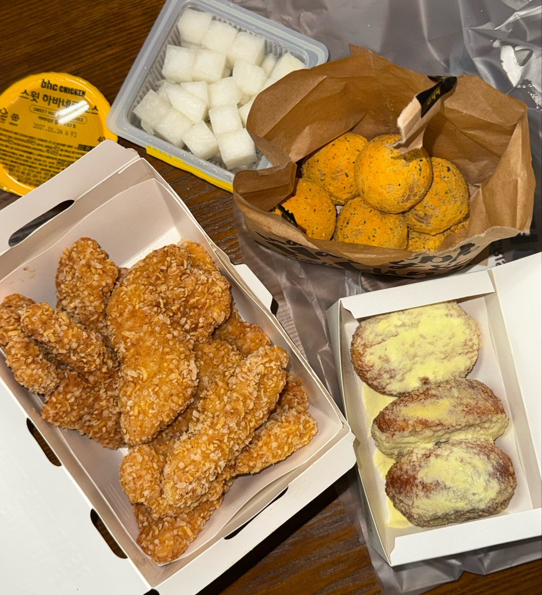 ioxixww's tweet photo. 콰삭킹 야무지게 먹음.. 저 옆에 바나나 머시기는 별로(-.-;)y-~~~ https://t.co/94rXdWGfPK