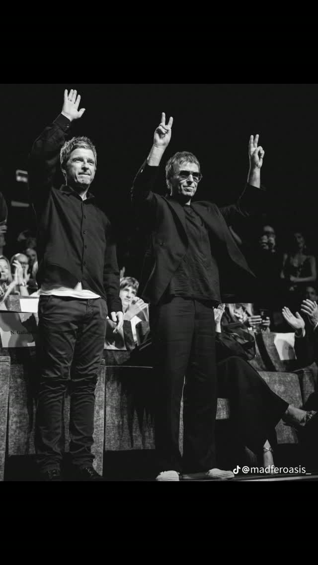 abikaid's tweet photo. Oasis arrives at the Venice Film Festival to promote their documentary, Oasis: Don’t Look Back in Anger. Brothers Liam and Noel arrive in Venice to promote the film. https://t.co/UN4mUNWFlh
